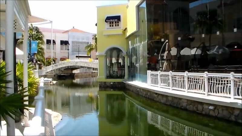 Compras en el Shopping La Isla en Cancún