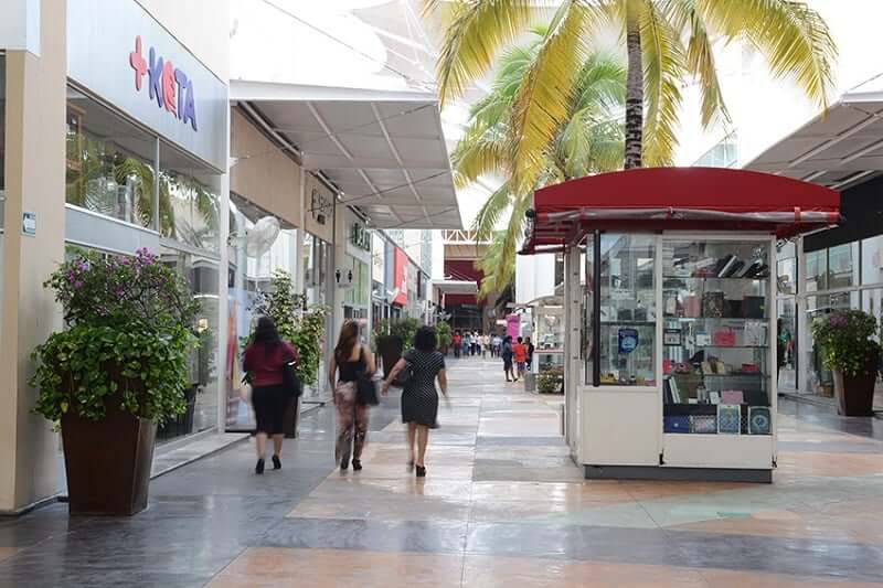 Tiendas en Las Plazas Outlet en Cancún 