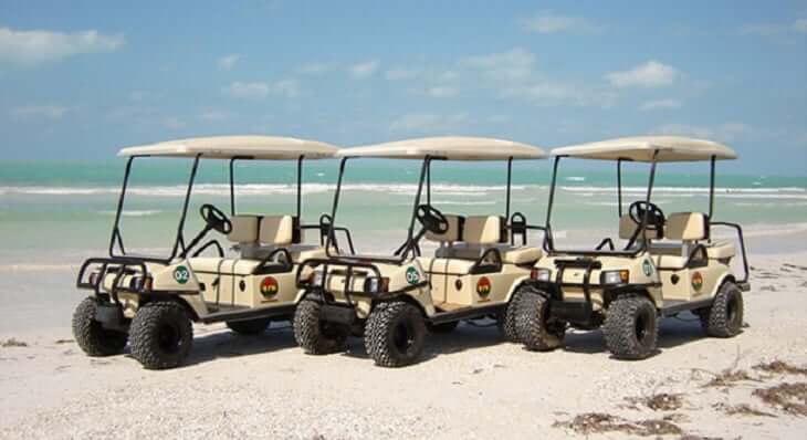 Carrito de golf en Isla Mujeres en Cancún