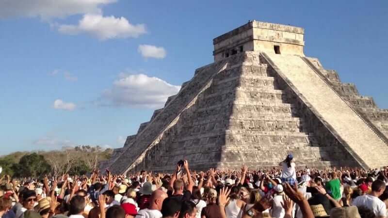 Belleza de las pirámides mayas cerca de Cancún