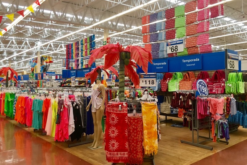 Mercadería en el Walmart en Cancún